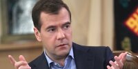 Дмитрий Медведев уверен, что в Интернете все должно быть дешевле